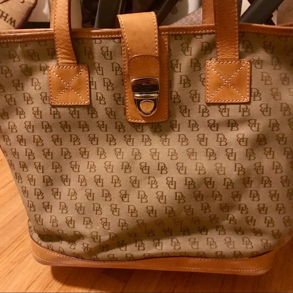 Authentic Dooney & Bourke Signature Handbag